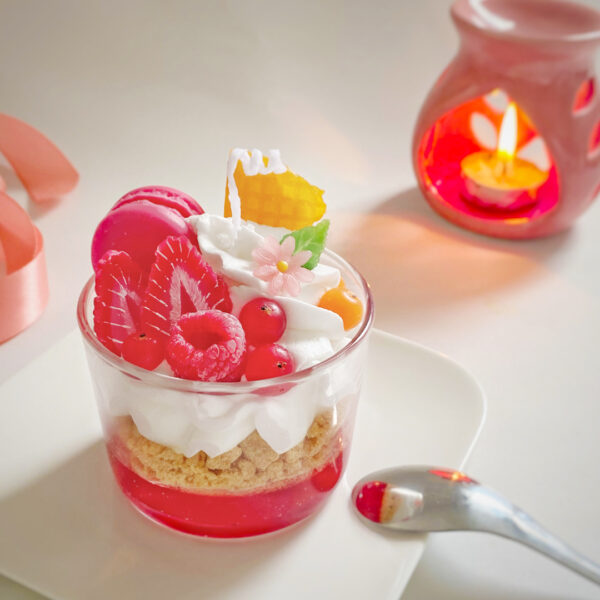 Bougie Gourmande Parfum Fruits Rouges 130g - Fait Main, Rose, Avec Tasse Et Soucoupe - Neuf Sous Emballage